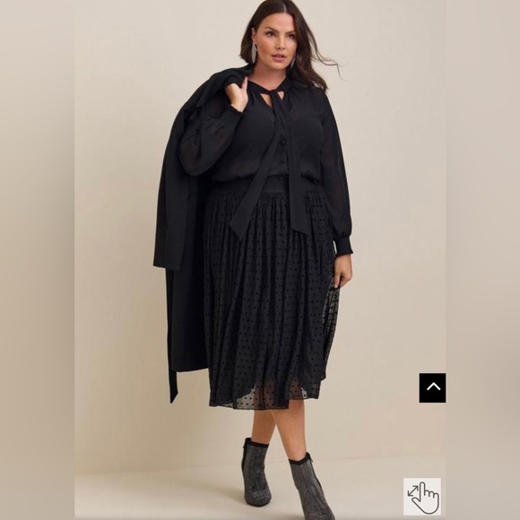 Torrid sz 4 Black Chiffon Bow Front Button-Up Blouse - Picture 2 of 10